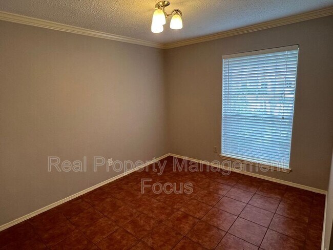 Building Photo - 116 Kings Row