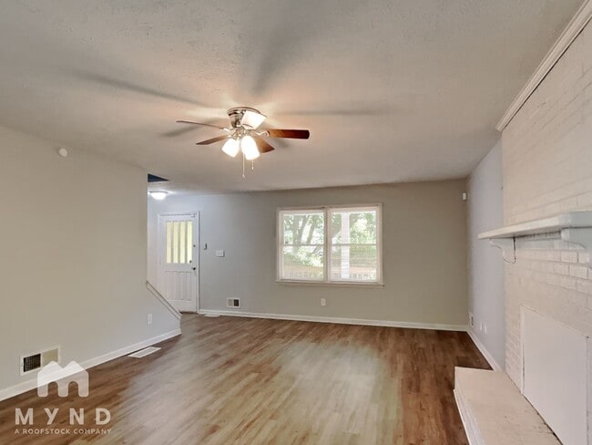 Building Photo - 1027 River Bend Ct