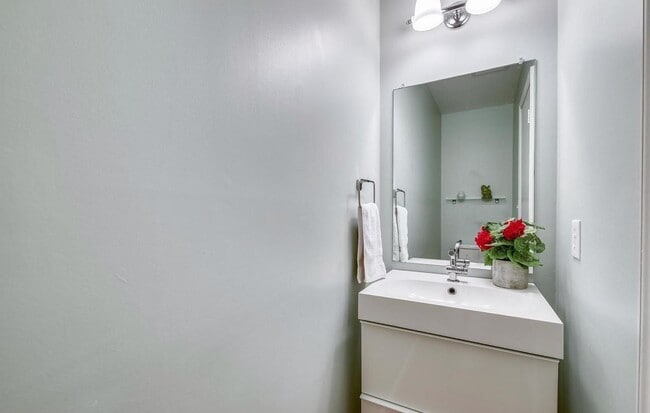 Building Photo - Fabulous 3BR/3.5BA Potomac Townhome, in In...
