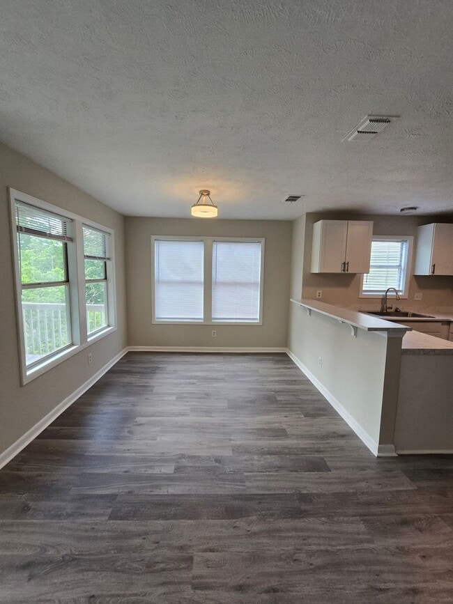 Building Photo - 1021 Wood Creek Dr