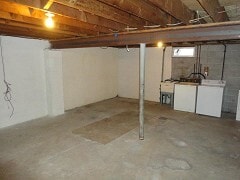 Basement - 5420 Schmutzler St