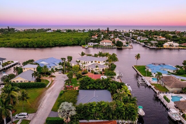 Building Photo - 940 Greenbriar Dr