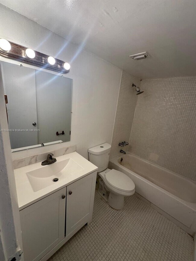 Building Photo - 482 NW 165th St