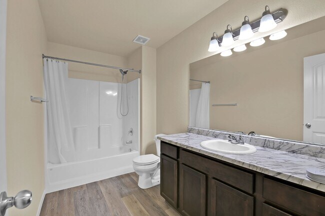 Building Photo - Move-In Ready Townhome with Luxury Finishe...