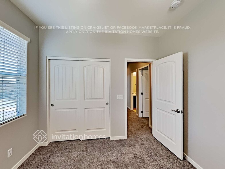 Building Photo - 2713 S Valle Verde
