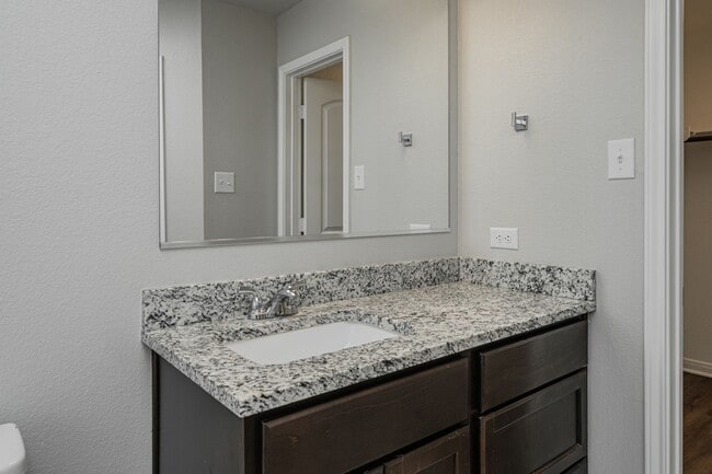 Building Photo - 517 Fallbrook Dr