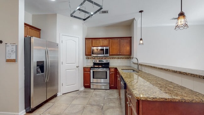 Building Photo - Townhome living in Richmond Hill's Creekside Subdivision - Community Pool and Playground