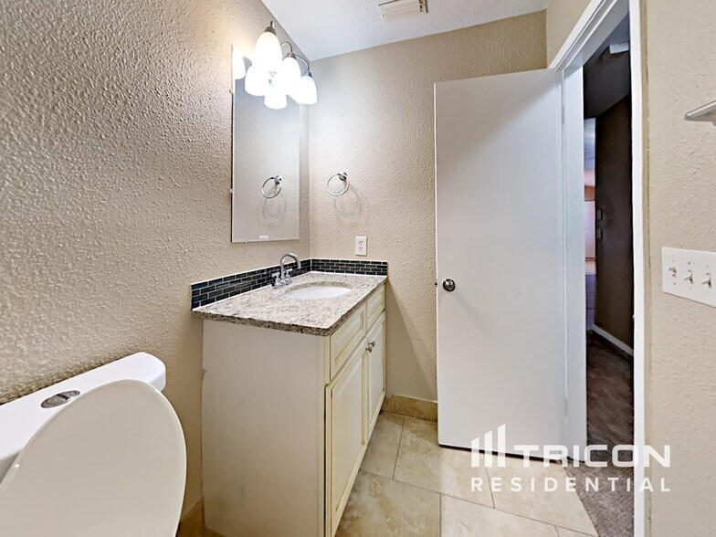 Building Photo - 14615 Hillside Ridge