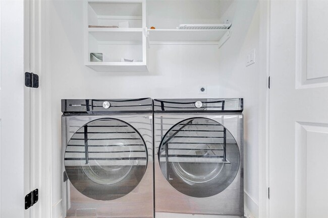 Building Photo - 334 Eastwood St