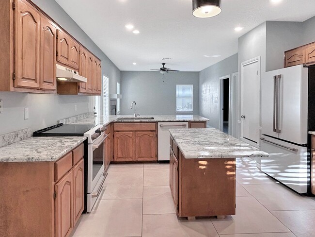 Building Photo - Updated Gem Near Thousand Oaks