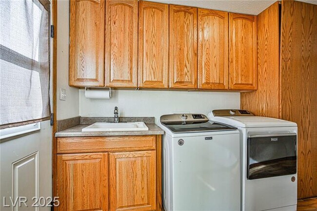 Building Photo - 6315 N Park St