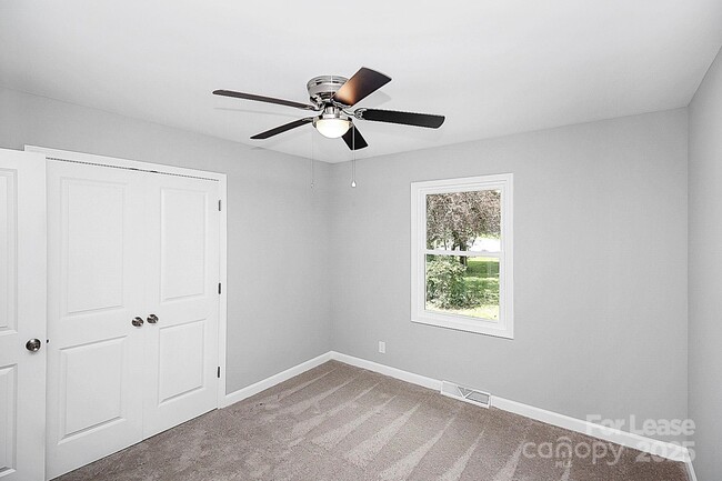 Building Photo - 1433 Edgewood Rd