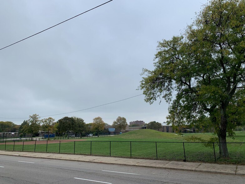 Building Photo - 2404 Baldwin St