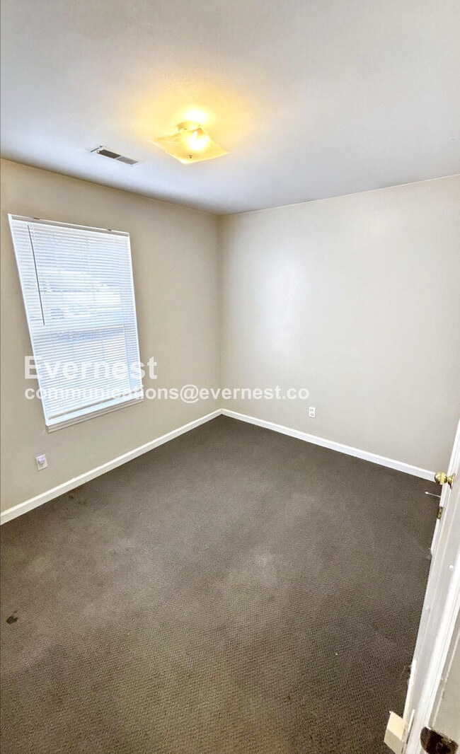 Building Photo - 5821 Weeks Ave