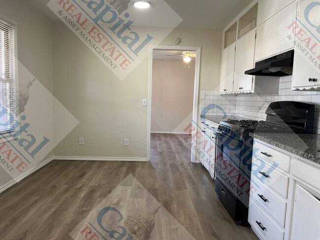 Building Photo - Great 4 Bedroom!!!