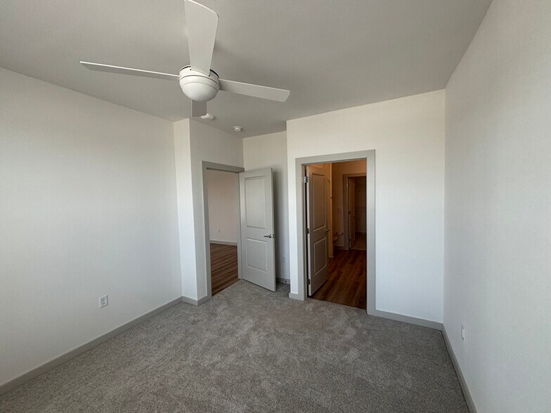 Building Photo - 1301 Leah Ave