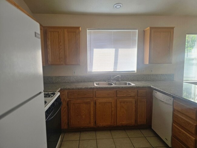 Building Photo - 3 bedroom home