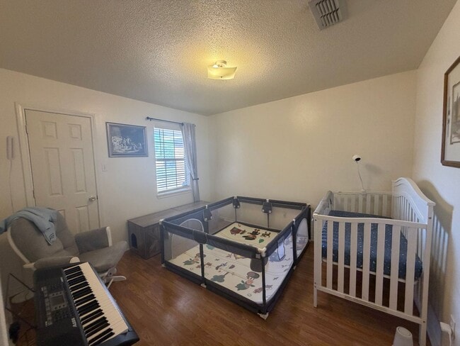 Building Photo - 3BED/2BATH/1 CAR GARAGE: AVAILABLE JUNE 15TH IN LISD!!