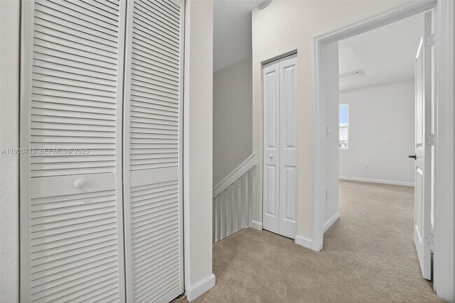 Building Photo - 2748 SE 26th Ave