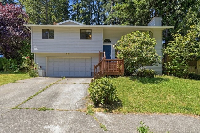 Building Photo - Sweet and spacious home in Beaverton with a garage and large fenced yard available now!