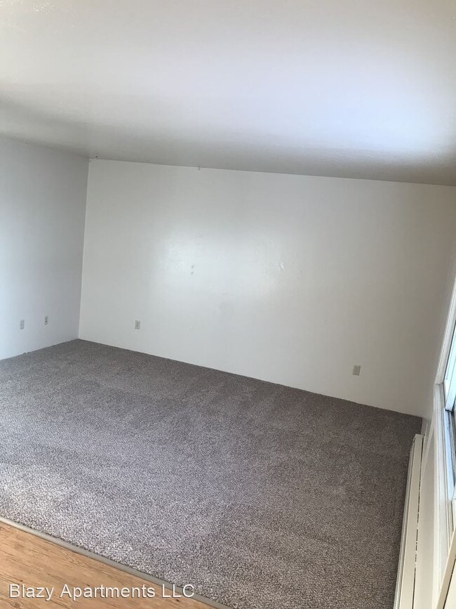 Building Photo - 154 S Binkley St