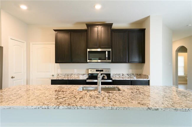 Building Photo - 524 Republic Dr
