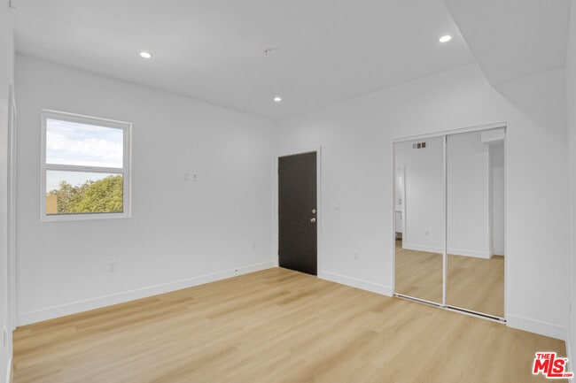 Building Photo - 618 E 28th St