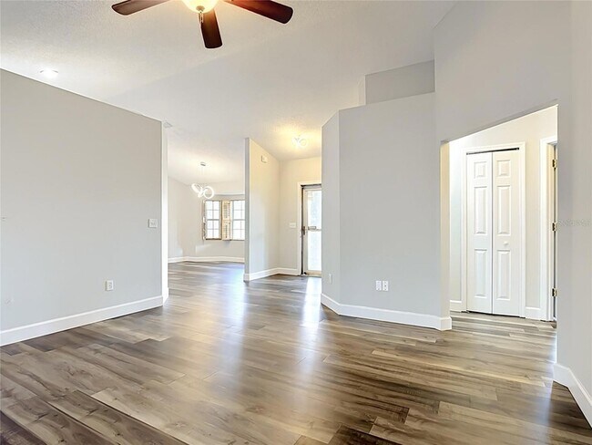 Building Photo - 227 Robbins Rest Cir