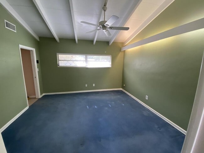 Building Photo - 25 Golfview Cir NE