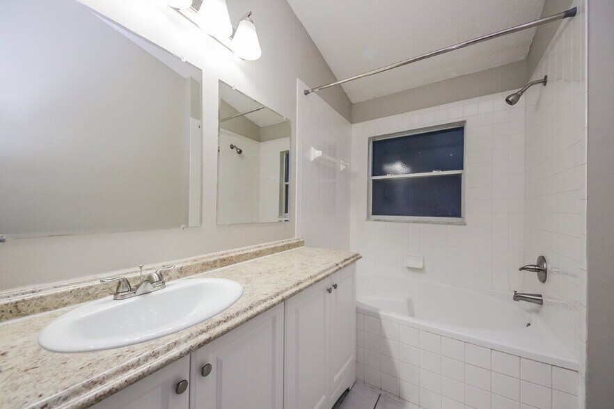 Building Photo - 2150 Rj Cir