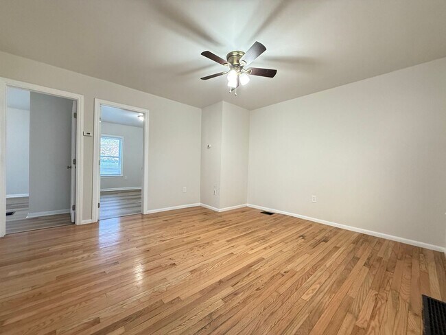 Building Photo - 154 Sylvester St