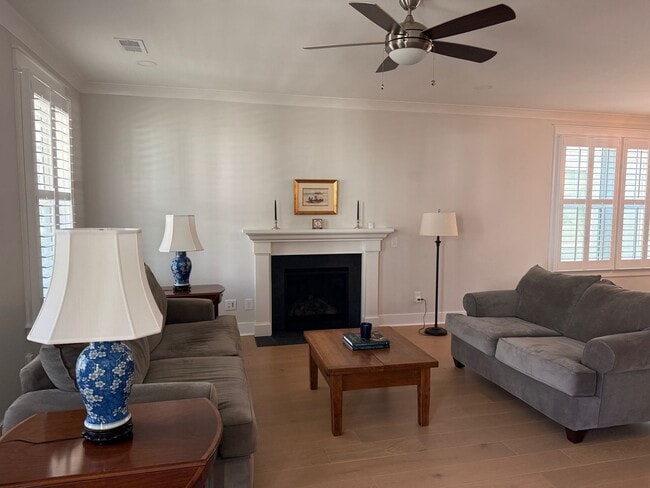 Building Photo - 4 Bedroom 3.5 Bath House in Twin Lakes - J...