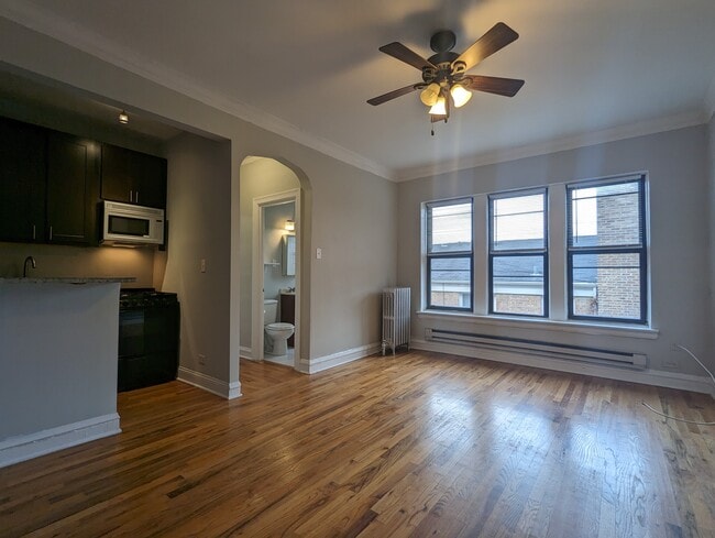 Building Photo - 4610 N Paulina St