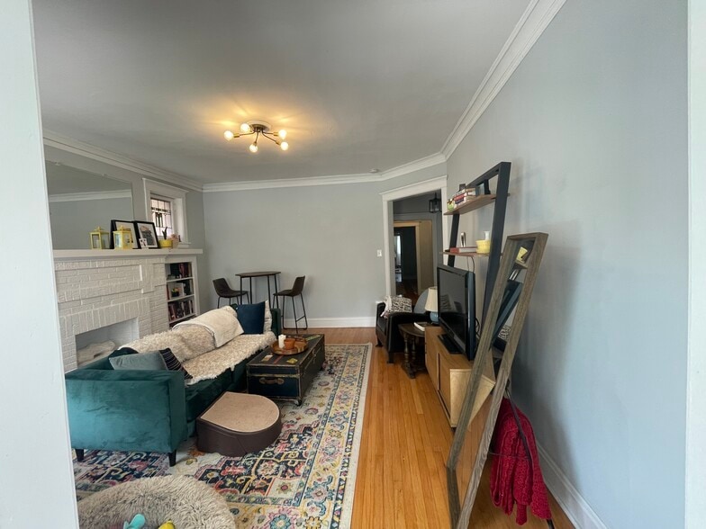 Building Photo - 4858 N Talman Ave