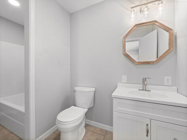 Building Photo - 506 Vernon St