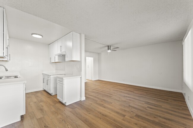 Building Photo - 3205 W 60th St