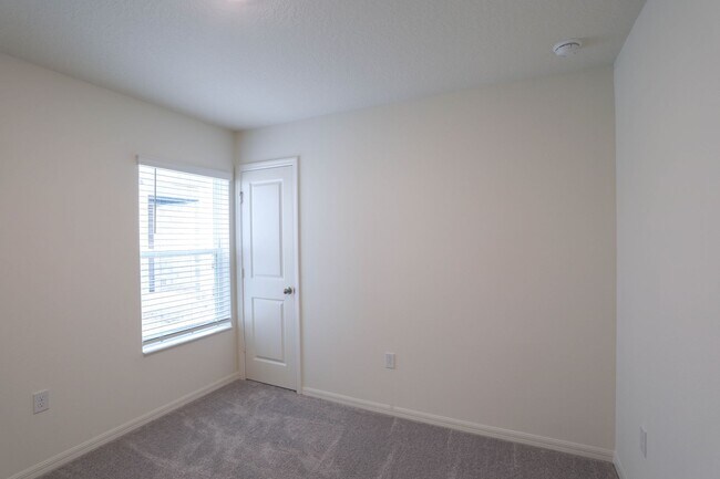 Building Photo - 2950 Lavanda Dr