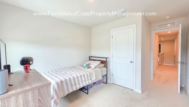 Building Photo - OUTSTANDING TOWNHOME IN LAKEWOOD RANCH! 3 ...