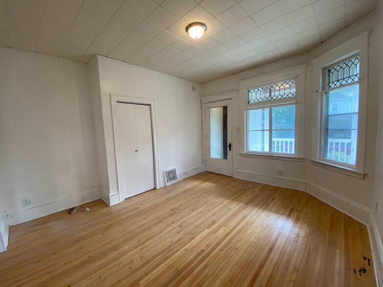 Building Photo - 2621 Colfax Ave S