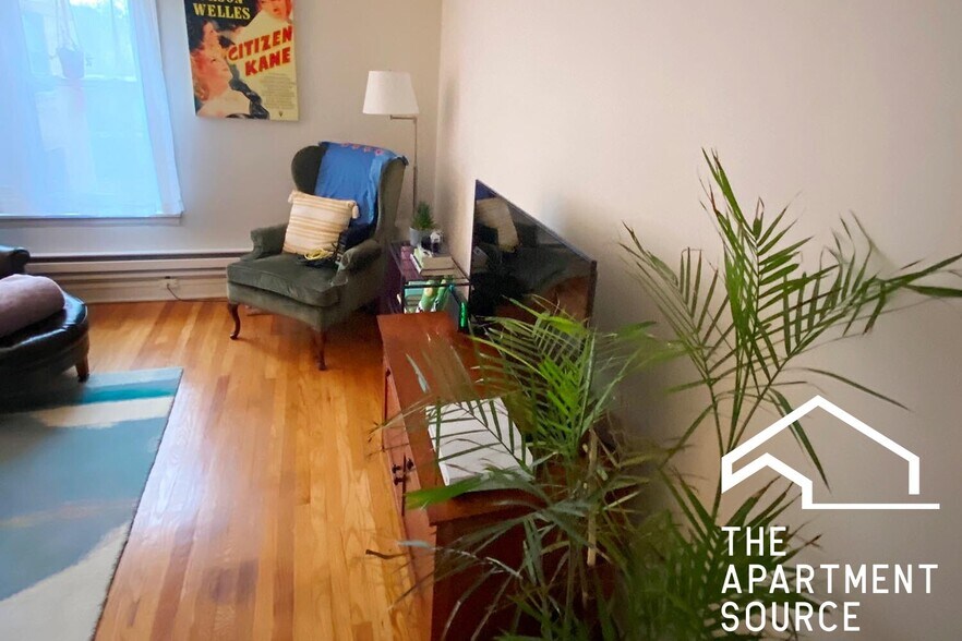 Building Photo - 4208 N Clark St