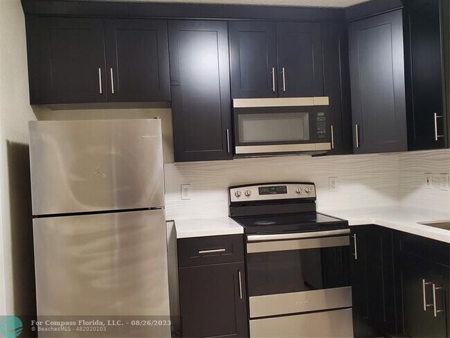 Building Photo - 7661 Tamarac Island Cir