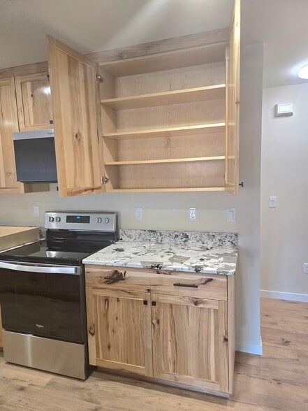 Hickory Cabinets - 1408 Edington Ave