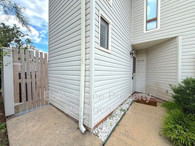 Building Photo - 7838 Hummingbird Ln