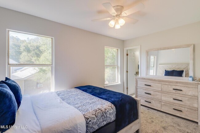 Building Photo - 229 Milray Ln