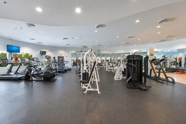 Building Photo - 5600 Collins Ave