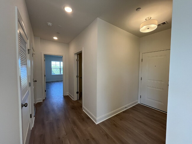 Building Photo - Stylish, Modern Condo in Brentwood - New B...