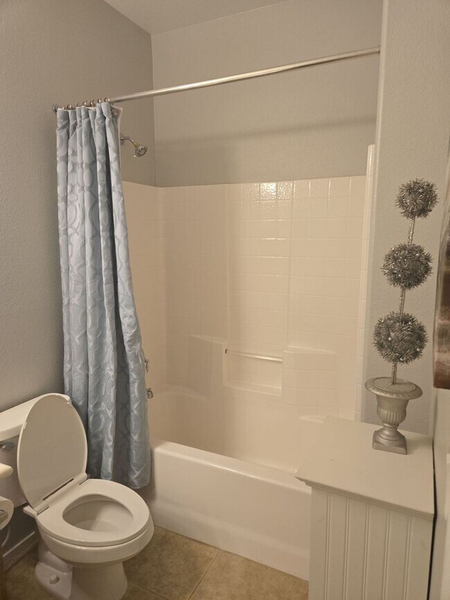 Building Photo - 3-bedroom, 2-bath home located in a cul-de-sac in desirable Anthem Highlands.