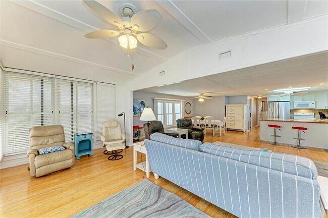 Building Photo - 122 Martinique Rd