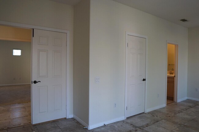 Building Photo - 1816 Pintura Cir W