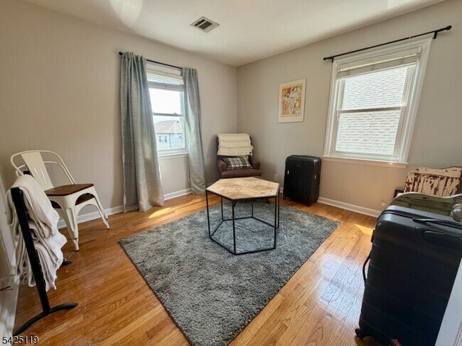 Building Photo - 58 Yale St